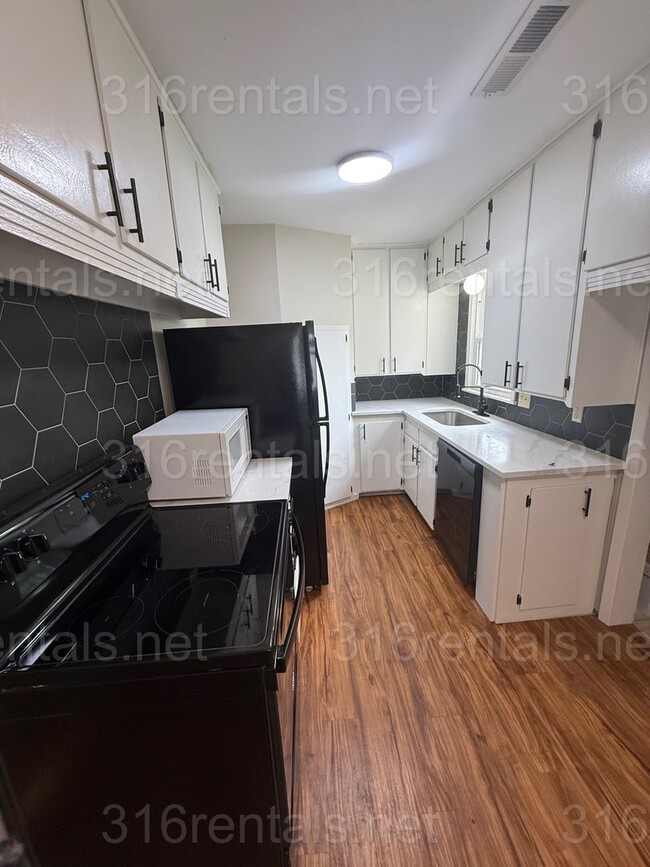 Photo - 325 Nelson Ave