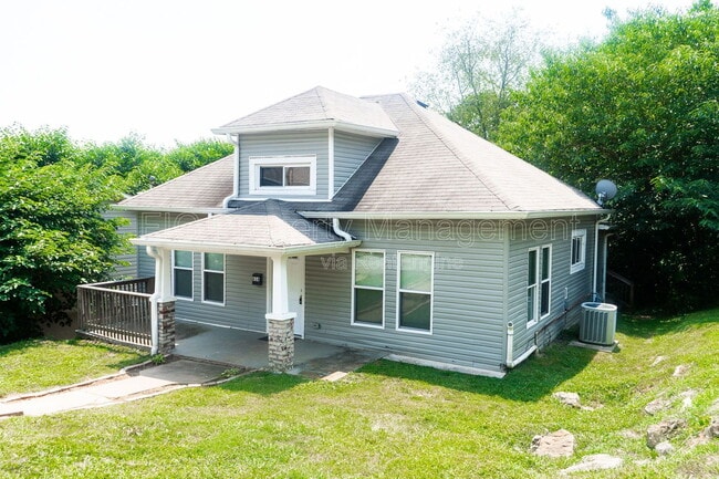 Photo - 614 W 2nd Ave