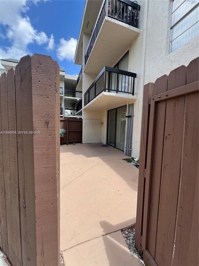 Photo - 8307 SW 142nd Ave Unidad F105