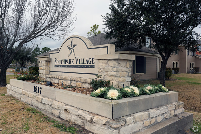 Southpark Village - Southpark Village Apartments