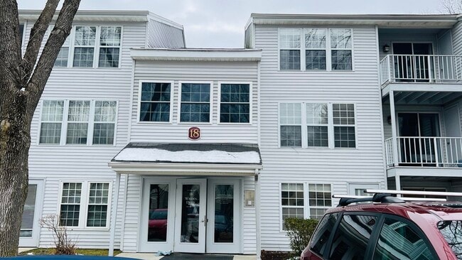 Building Photo - 18 Walden Dr Unit #8