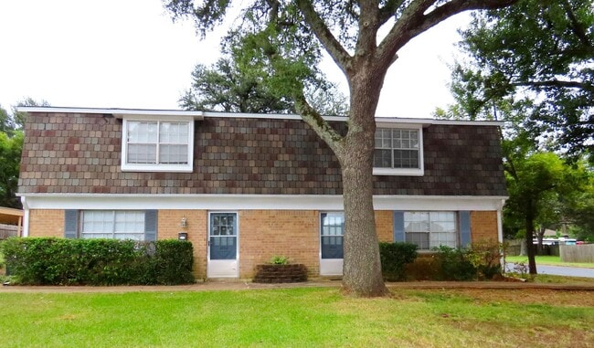 Charming 2 Bedroom, 1-1/2 Bath Duplex in T... - Charming 2 Bedroom, 1-1/2 Bath Duplex in T... House