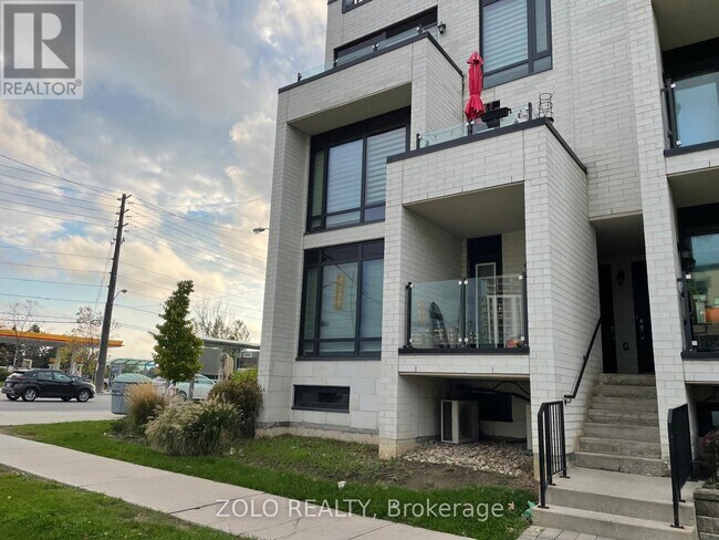 Photo - 130 Widdicombe Hill Blvd