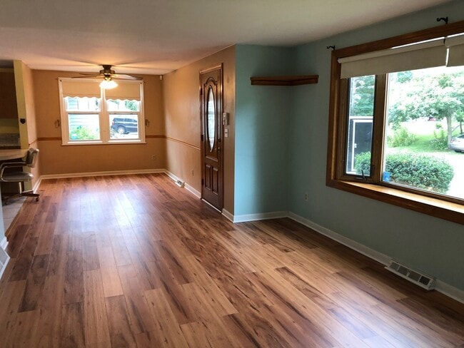 Photo - 9 Silver Birch Ave