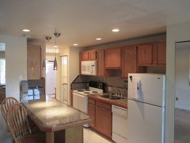 Building Photo - 1 MONTH FREE! Pet-friendly, top floor STUD... Unit 640-310