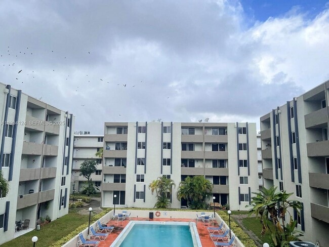 Building Photo - 10090 NW 80th Ct Unit 1340