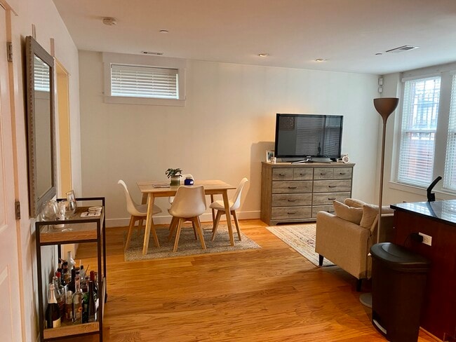 Building Photo - 2910 Georgia Ave NW Unit C04