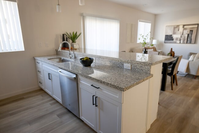 Photo - Coyote Ridge Apartments