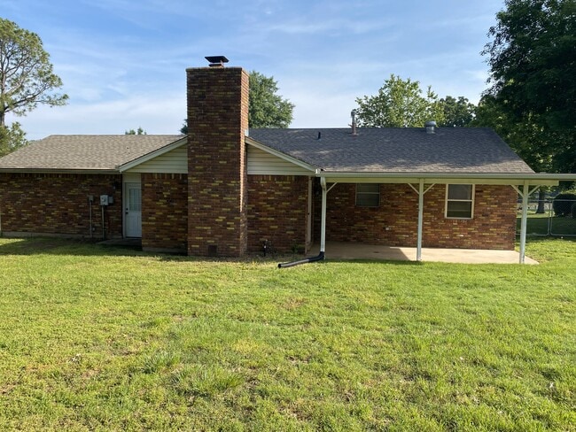 Back View - 2016 W Jefferson St