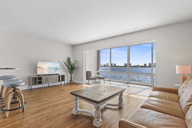 Photo - 2936 Lake Shore Dr Unit 204