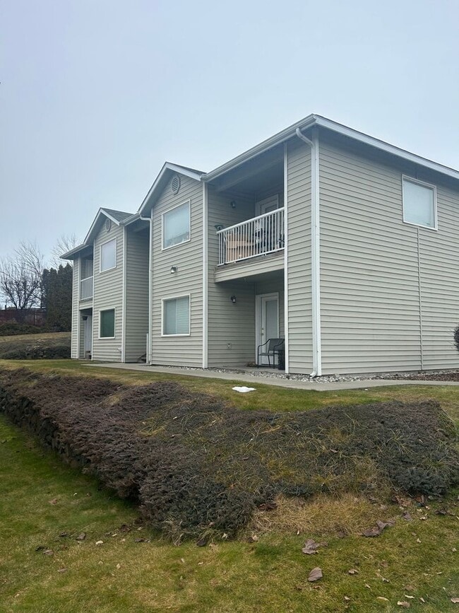 Building Photo - 597 Eastmont Ave Unit 597 Eastmont Ave - C
