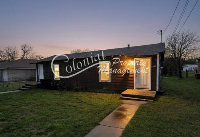 Building Photo - Cozy 1 bedroom 1 bath duplex