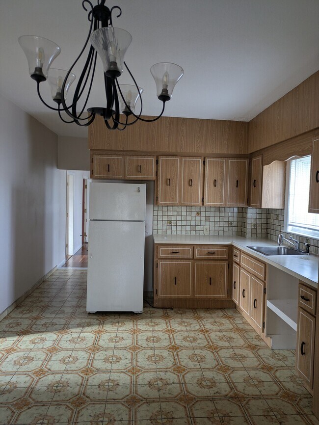 Building Photo - 31 Chaucer St Unit 2