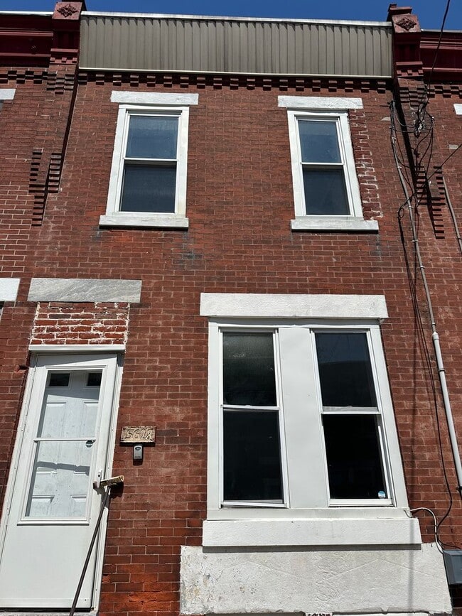 Building Photo - 2 Bed, 1 Bath Townhome