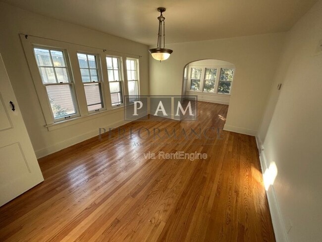 Photo - 1528 N Hawley Rd