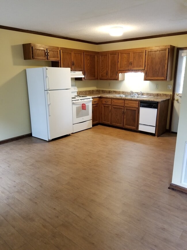 Building Photo - 314 Elm St