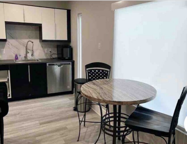 Photo - 4915 Bryan St