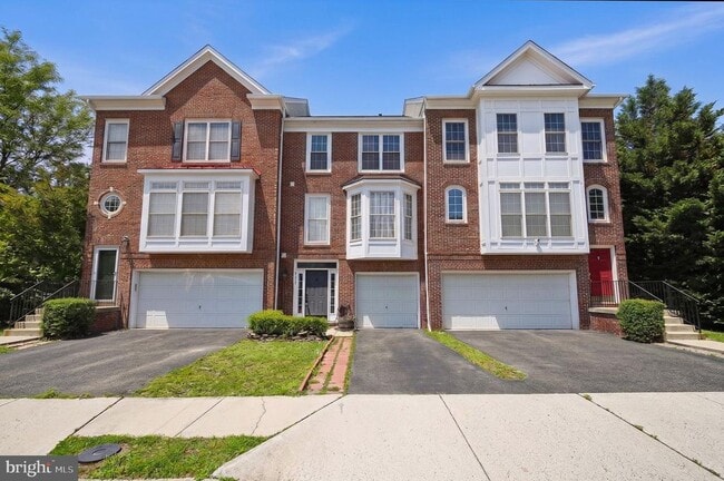 Building Photo - 25203 Dunvegan Square