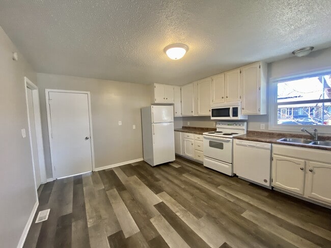 Photo - 209 S 1st St