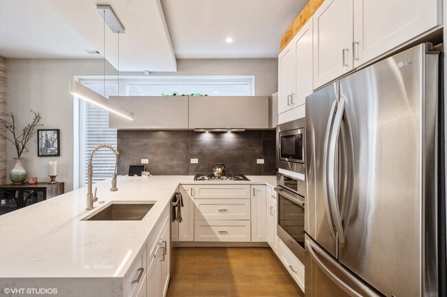 Photo - 1543 W Augusta Blvd Unit 2