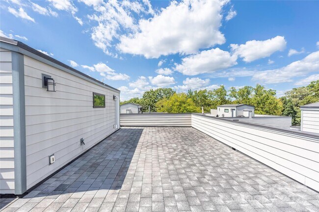 Photo - 1008 Westbrook Dr