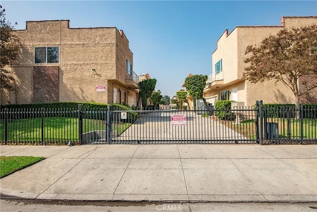 Photo - 8839 Cedros Ave