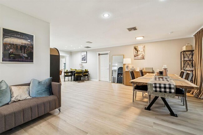 Photo - 2302 S Arrawana Ave