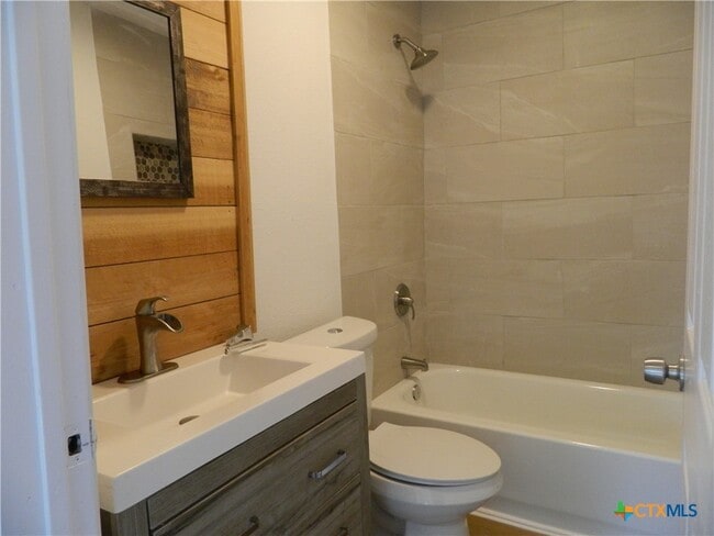 Photo - 426 Aguila St
