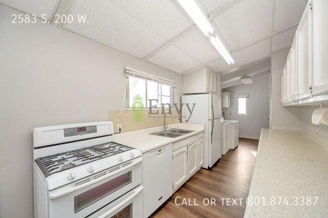 Photo - 2583 S 200 W