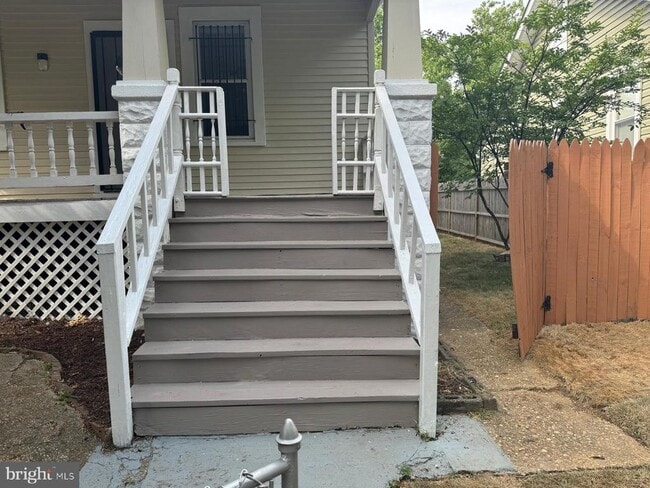 Building Photo - 3214 Otis St Rental