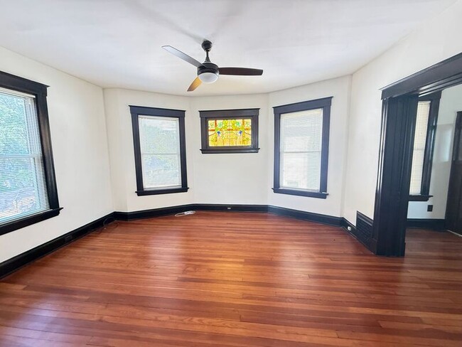 Photo - 2418 Robertson Ave Unidad # 2