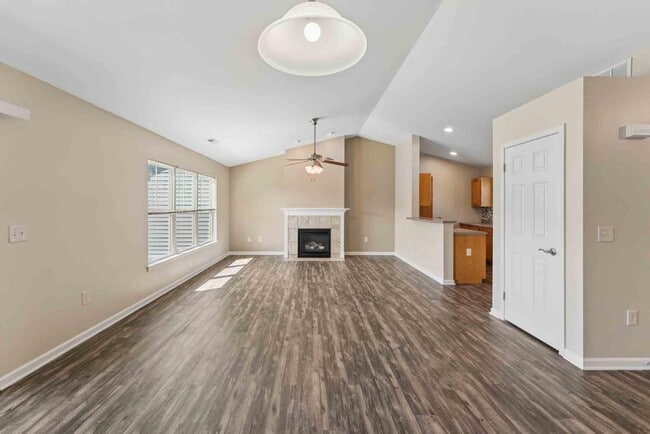 Photo - Saratoga Crossing Apartments & Townhomes