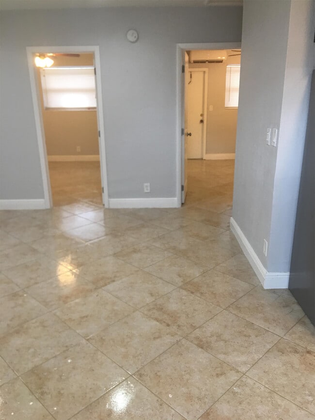 Photo - 215 SW 16th St Unit 3