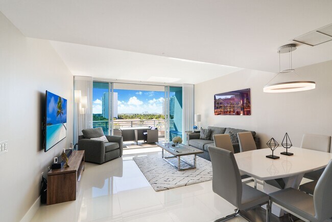 Building Photo - 2950 NE 188th St Unit # 411