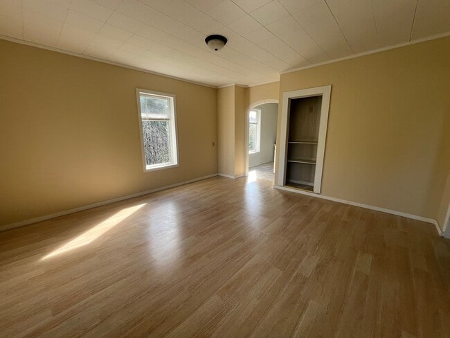 1407 Central Ave Unit Upper (Unit B)