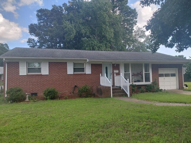 Building Photo - 120 Latham Dr