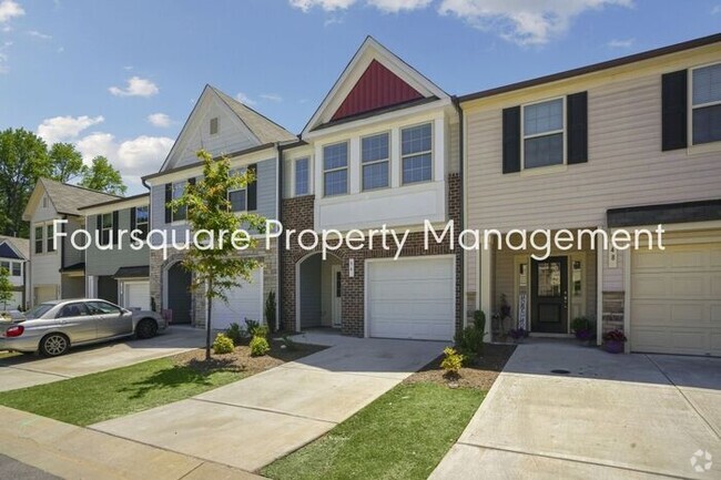 Building Photo - Townhome | Washer/Dryer | Back Patio With ...