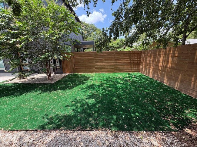 Photo - 1800 Crown Dr