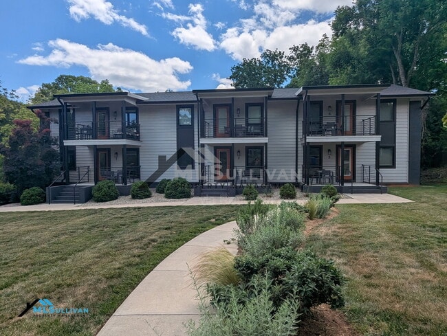 Building Photo - 144 E Tryon St Unit 3