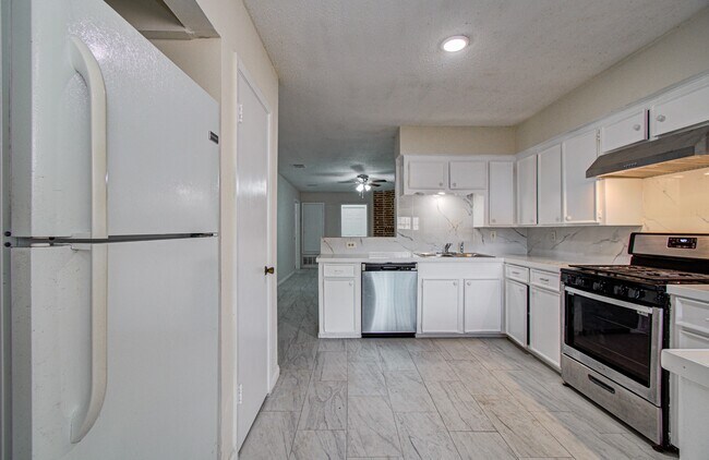 Photo - 8820 Bissonnet St