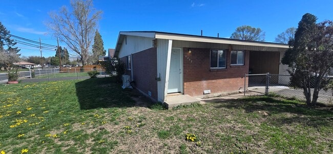 Building Photo - 4207 Laverne Ave