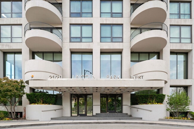 Photo - 2020 N Lincoln Park W