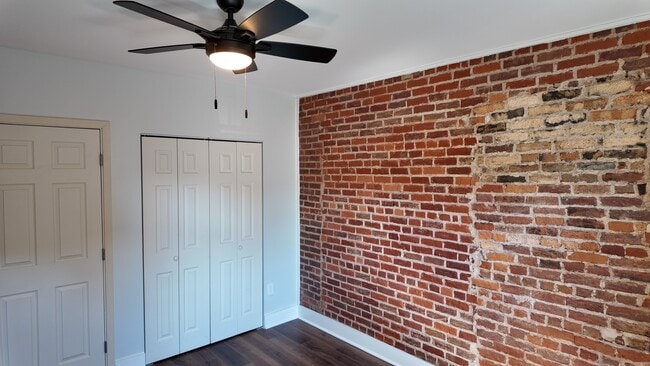 Photo - Stylish 1-Bed Loft with Bonus Space in OTR – In-Unit Laundry! Unidad 3