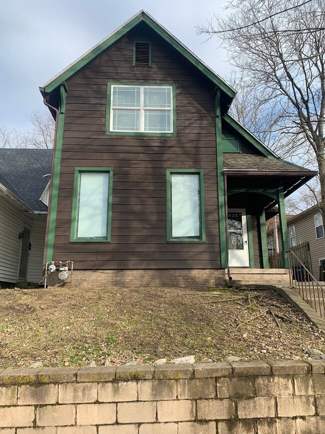 Building Photo - 813 N 8th St Unit Apt 2