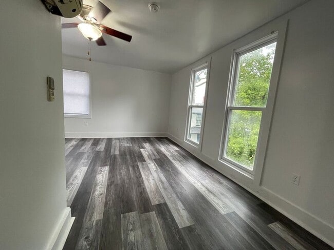 Photo - 517 W Maple Ave