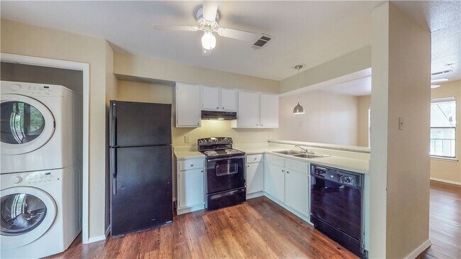 Photo - 301 Manuel Dr