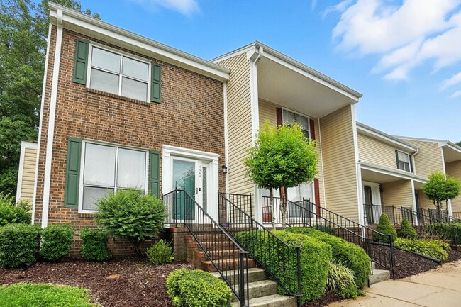 1101 Surry Ln