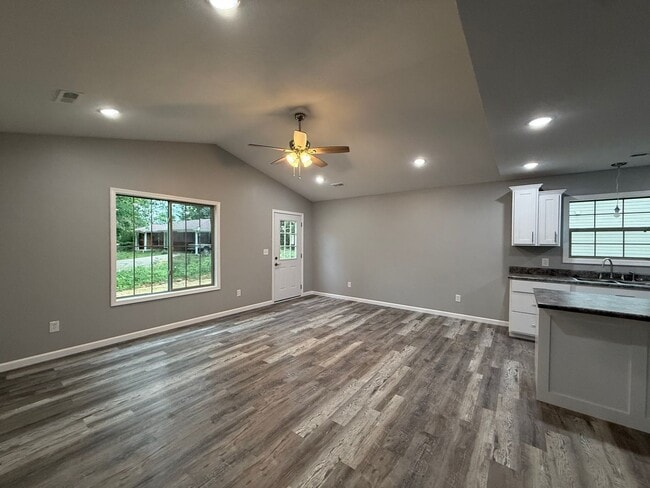 Photo - New 3 bedroom, 2 bath home for lease - Poplar Bluff MO