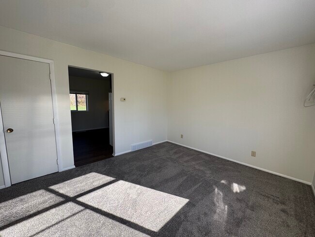 Photo - 647 Kennedy Ct