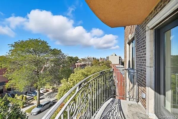 Building Photo - 64-64 Wetherole St Unit 5B.